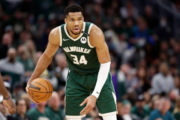 Henson: Antetokounmpo sẽ không