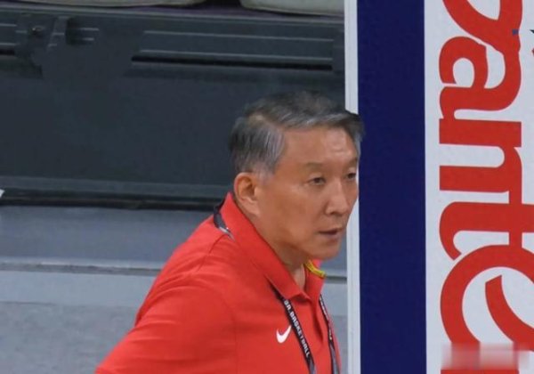 Yang Yi và Sui Feifei hỗ trợ c